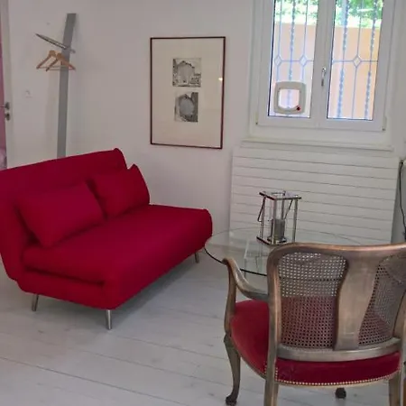 Alojamento de Acomodação e Pequeno-almoço Swiss Borzoi House 4*