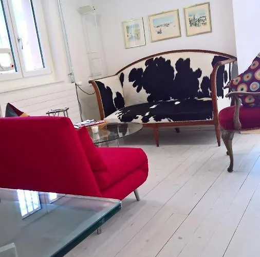 Swiss Borzoi House Bed & Breakfast 4*