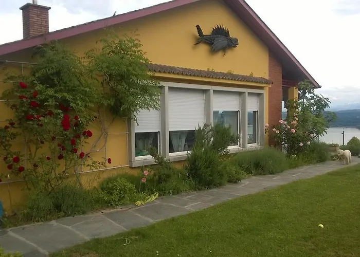 Swiss Borzoi House לינה וארוחת בוקר Vully-les-Lacs